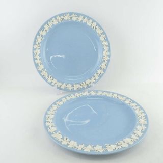 ウェッジウッド(WEDGWOOD)の美品 WEDGWOOD ウェッジウッド エンボスド クイーンズウェア クリームオンラベンダー プレーン 大皿 2枚 ペア 26cmプレート ディナー ジャスパー風 SU5909C (食器)