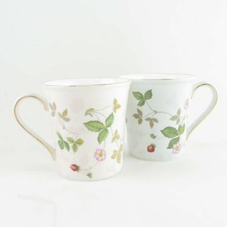 WEDGWOOD - 美品 WEDGWOOD ウェッジウッド ワイルドストロベリーパステル マグカップ 2点 ピンク&ブルー 金彩 ティー コーヒー SU5929C 