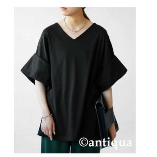 antiqua - アンティカ　ボリューム袖チュニック　Vネック長め半袖　販売終了品