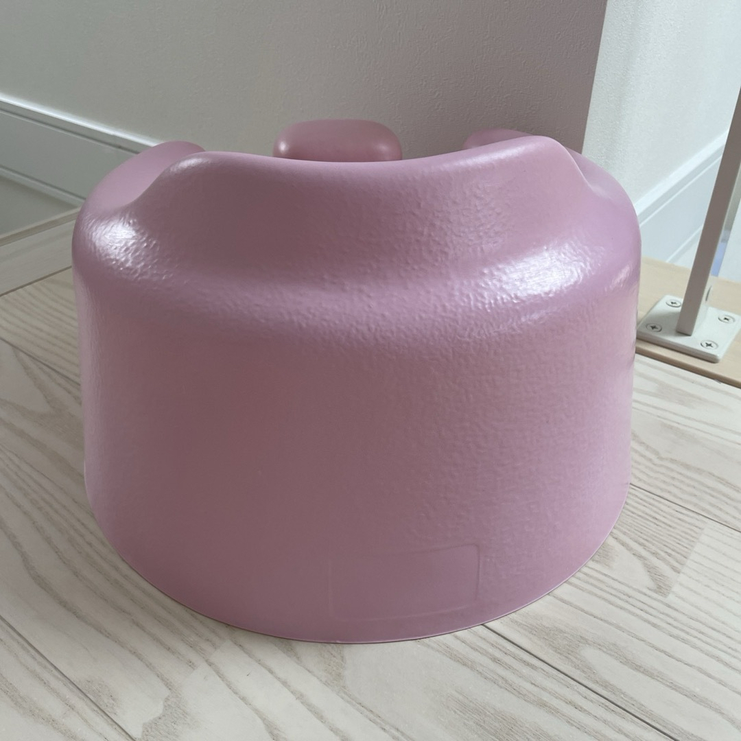 Bumbo(バンボ)の【BUMBO】ベビーチェア／ 紫 キッズ/ベビー/マタニティの寝具/家具(その他)の商品写真