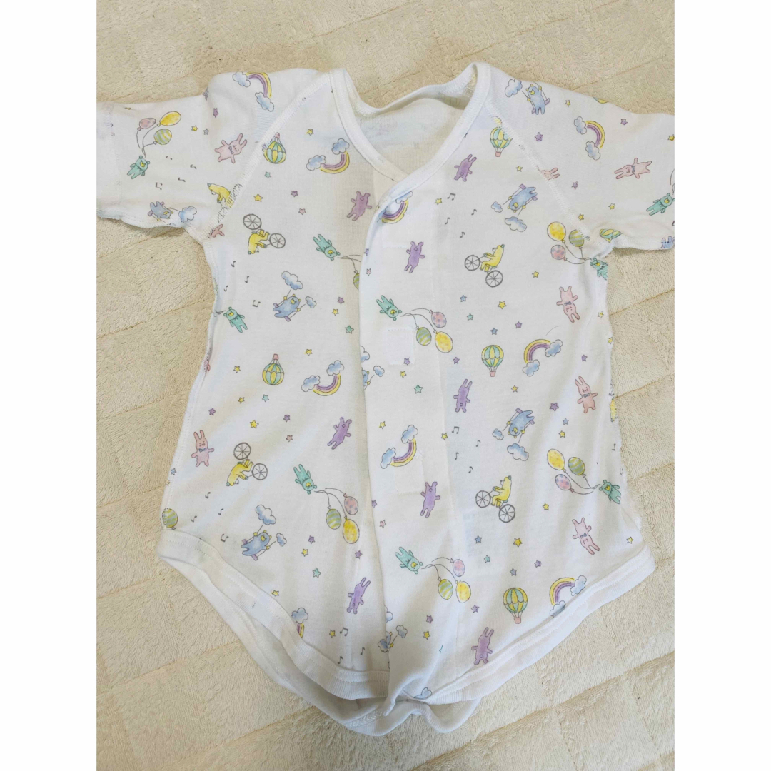 combi(コンビ)のコンビ👶ワンタッチ短肌着 キッズ/ベビー/マタニティのベビー服(~85cm)(肌着/下着)の商品写真