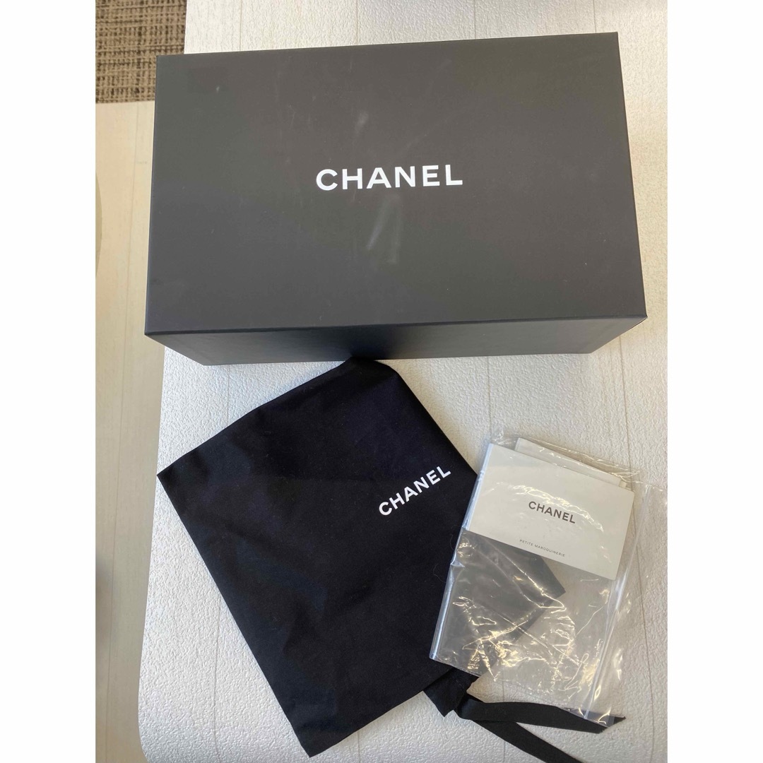 CHANEL(シャネル)のCHANEL シャネル マトラッセ ラムスキン ココマーク ポーチ レディースのファッション小物(ポーチ)の商品写真