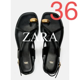 ザラ(ZARA)のZARA メタルトリムストラップ　フラットスライドサンダル　ザラ　サンダル(サンダル)