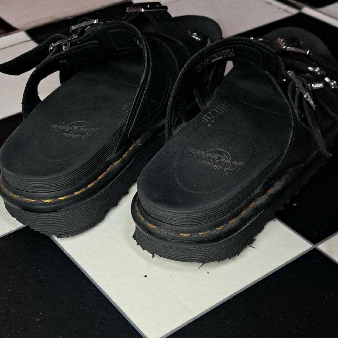 Dr.Martens(ドクターマーチン)のドクターマーチン　クロスストラップ　レザーサンダル　29㎝　ブラック メンズの靴/シューズ(サンダル)の商品写真