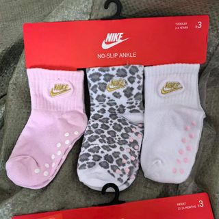 NIKE ナイキベビーソックス キッズ　靴下　滑り止め付　女の子　子供(その他)