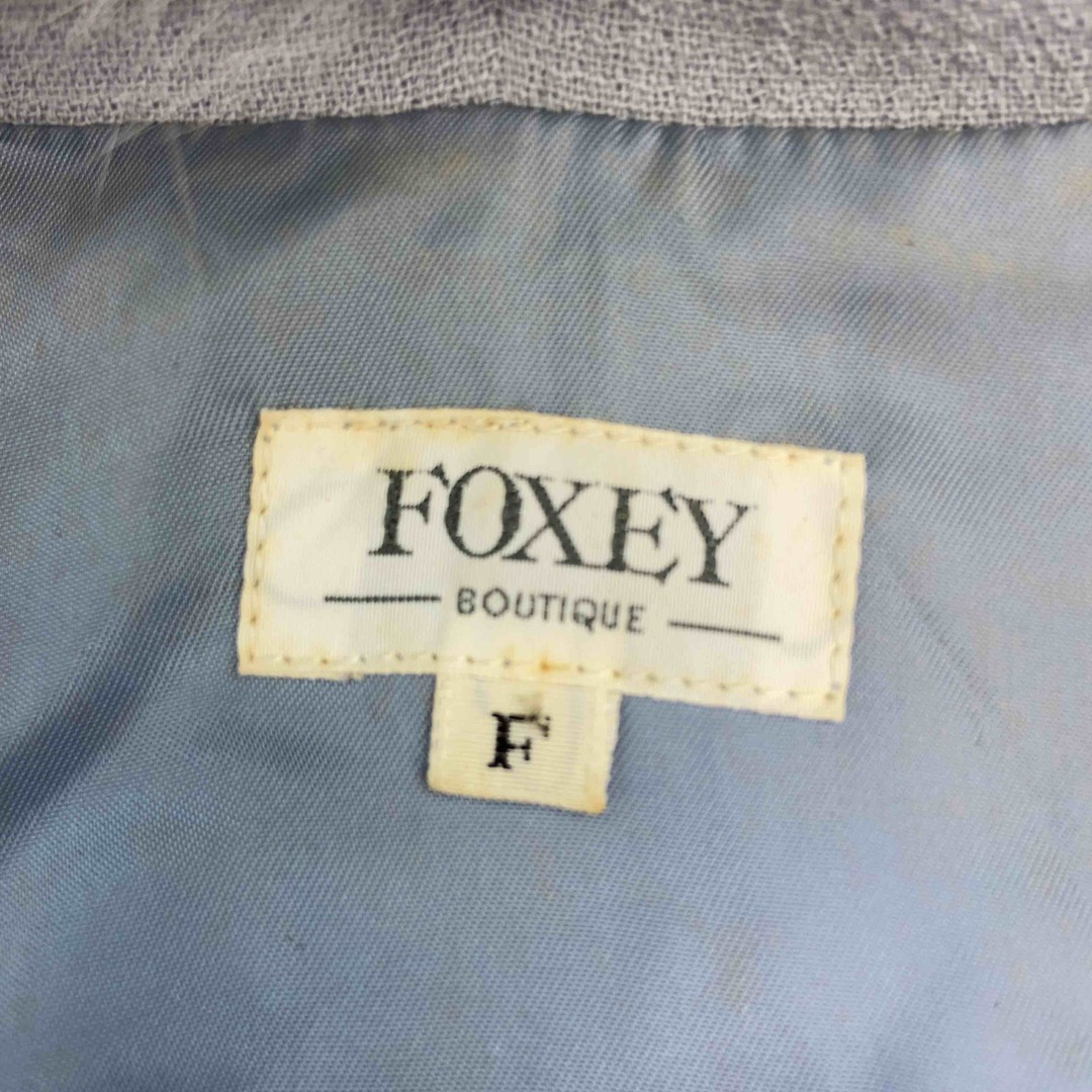 FOXEY NEW YORK(フォクシーニューヨーク)のFOXEY （NEWYORK） フォクシーニューヨーク 水色　襟（取り外し可）袖（取り外し不可）ファー付きレディース ステンカラーコート レディースのジャケット/アウター(ロングコート)の商品写真