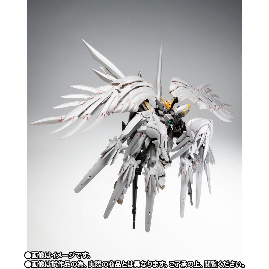 ウイングガンダムスノーホワイトプレリュード【15周年特別販売】 エンタメ/ホビーのおもちゃ/ぬいぐるみ(模型/プラモデル)の商品写真