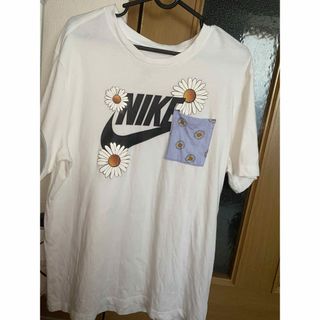 ナイキ(NIKE)の✨️NIKE✔Tシャツ 白 花 マーガレット 胸ポケット デカロゴ(Tシャツ/カットソー(半袖/袖なし))