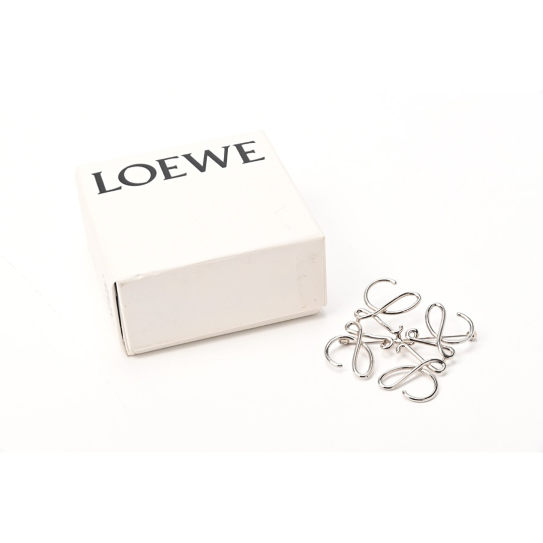 LOEWE(ロエベ)のロエベ / LOEWE　アナグラム ブローチ　111.25.020　パラジウム　【中古】 商品番号 E-155379 レディースのアクセサリー(ブローチ/コサージュ)の商品写真