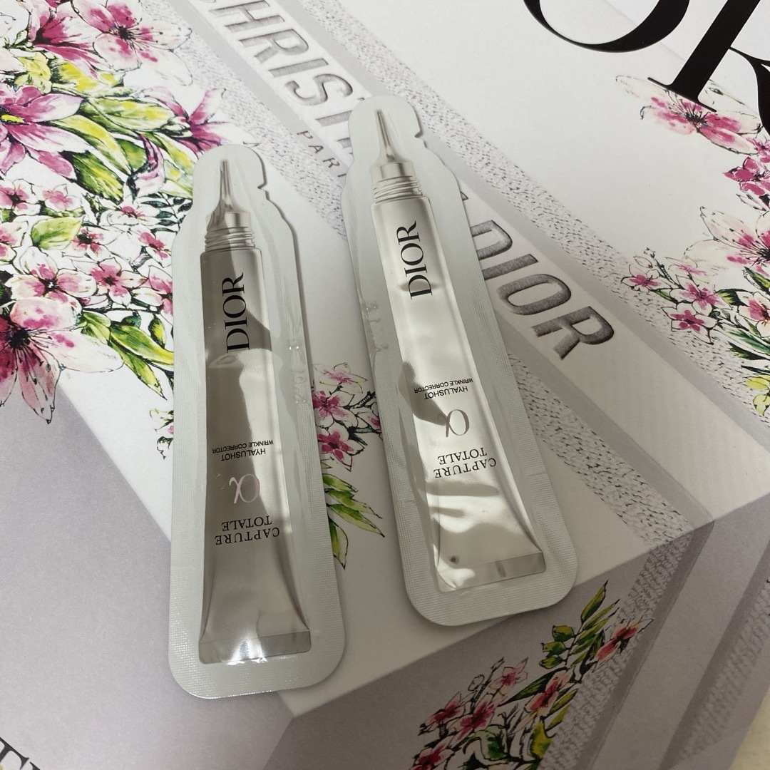 Dior(ディオール)のDior カプチュールトータル ヒアルショット(美容液 )サンプル 1ml ×2 コスメ/美容のスキンケア/基礎化粧品(美容液)の商品写真