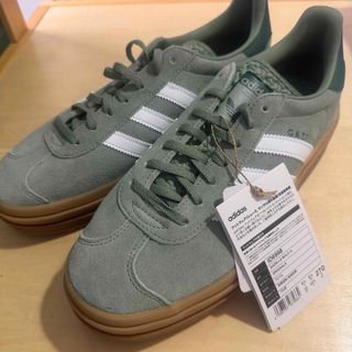 adidas(スニーカー ・ グリーン・カーキ/緑色系)のフリマ adidas(スニーカー ・ グリーン・カーキ/緑色系)のフリマ