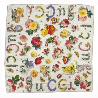 グッチ(Gucci)のGUCCI スカーフ シルク100％ 85cm×86cm フローラ 花柄 ロゴ(バンダナ/スカーフ)