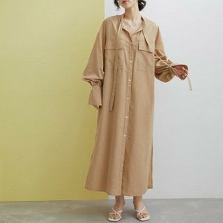 アダムエロペ(AER ADAM ET ROPE)の【アダムエロペ】ワークギャザーシャツワンピース 23SS ベージュ ポリエステル(ロングワンピース/マキシワンピース)