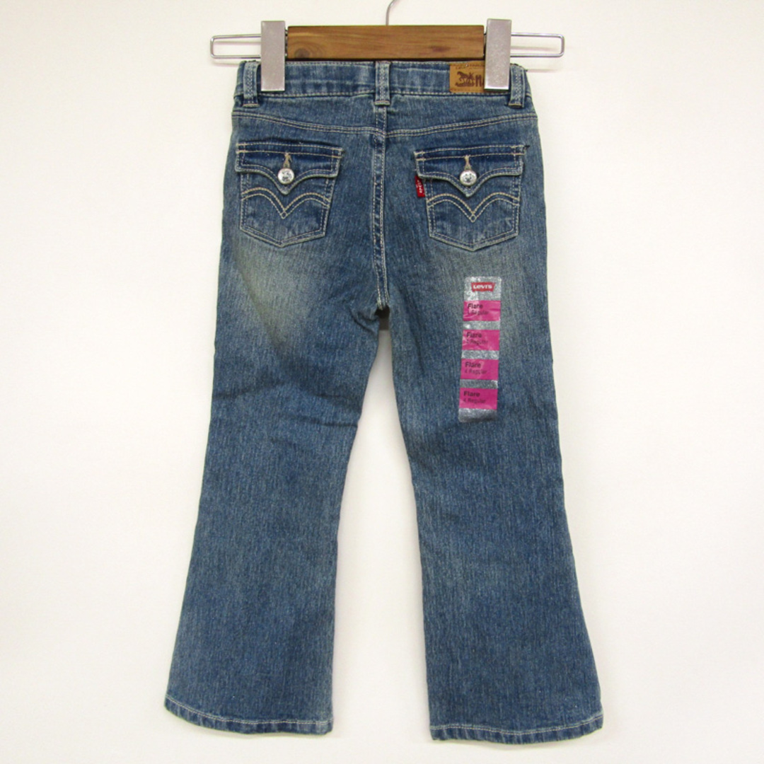 Levi's(リーバイス)のリーバイス デニムパンツ ボトムス フレアジーンズ キッズ 女の子用 4 96-104サイズ ブルー Levi's キッズ/ベビー/マタニティのキッズ服男の子用(90cm~)(パンツ/スパッツ)の商品写真