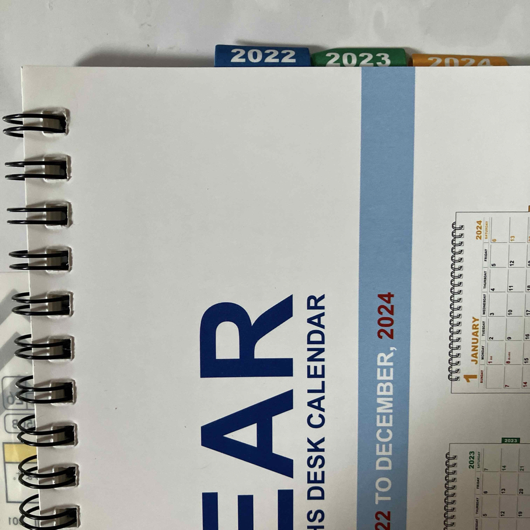 未使用 3年使える卓上カレンダー 2022.2023.2024年 立てられます インテリア/住まい/日用品の文房具(カレンダー/スケジュール)の商品写真