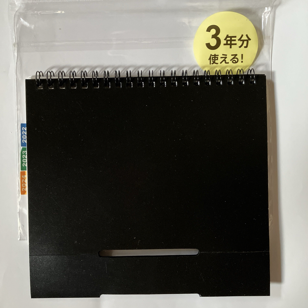 未使用 3年使える卓上カレンダー 2022.2023.2024年 立てられます インテリア/住まい/日用品の文房具(カレンダー/スケジュール)の商品写真