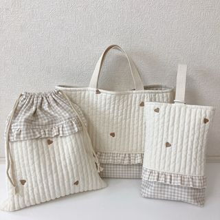 レッスンバッグ   上履き入れ　体操服袋　ヌビ　ハート刺繍(バッグ/レッスンバッグ)