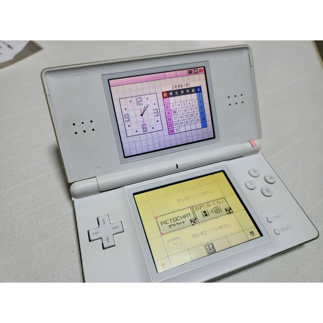 任天堂(ニンテンドウ)の動作OK DS Lite 白 ヤケ超大  エンタメ/ホビーのゲームソフト/ゲーム機本体(携帯用ゲーム機本体)の商品写真