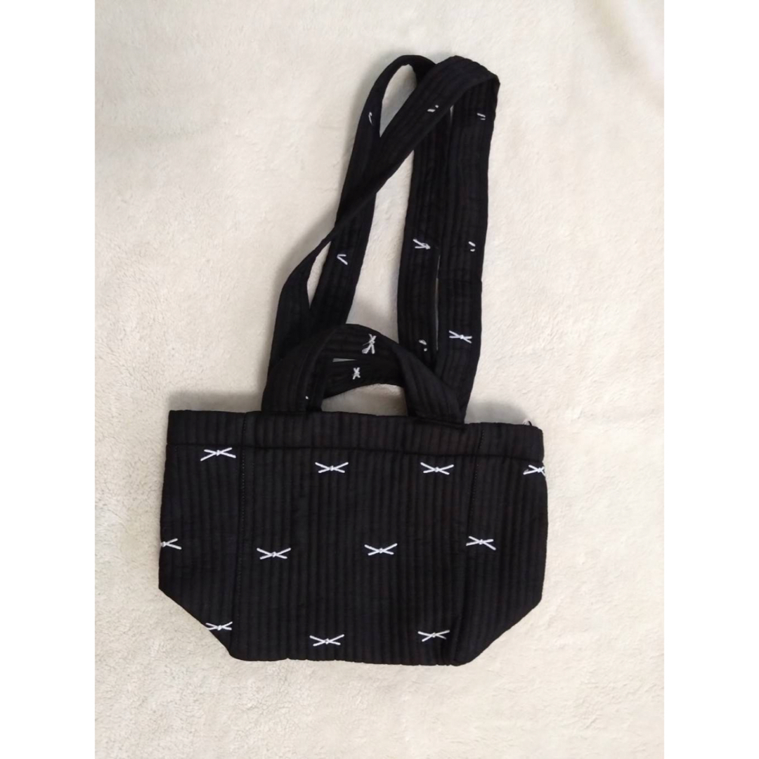 キルトバッグ ヌビバッグ 小 リボン刺繍 韓国イブル ショルダー付き ブラック レディースのバッグ(トートバッグ)の商品写真