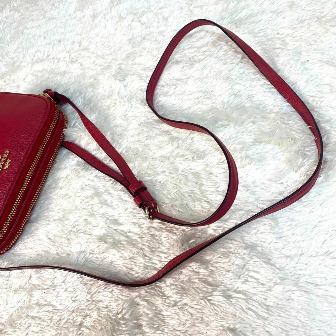 COACH(コーチ)の【未使用級】　コーチ　ショルダーバッグ　カメラバッグ　赤　レザー　レッド レディースのバッグ(ショルダーバッグ)の商品写真