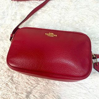 コーチ(COACH)の【未使用級】　コーチ　ショルダーバッグ　カメラバッグ　赤　レザー　レッド(ショルダーバッグ)