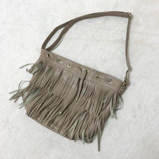 アズールバイマウジー(AZUL by moussy)のAZUL♡新品！フリンジバッグ(ショルダーバッグ)