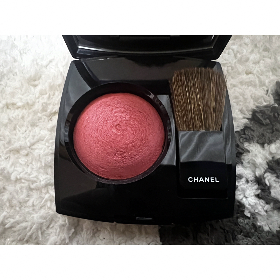 CHANEL(シャネル)のCHANEL ジュ　コントゥラスト 320 ルージュ　プロフォン コスメ/美容のベースメイク/化粧品(チーク)の商品写真