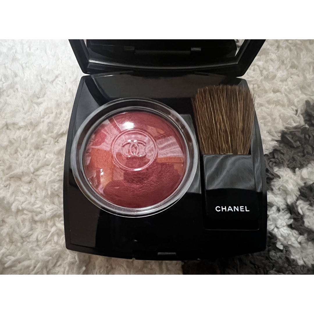 CHANEL(シャネル)のCHANEL ジュ　コントゥラスト 320 ルージュ　プロフォン コスメ/美容のベースメイク/化粧品(チーク)の商品写真