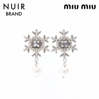 ミュウミュウ(miumiu)のミュウ ミュウ Miu Miu 雪モチーフ ラインストーン パール ピアス(ピアス)