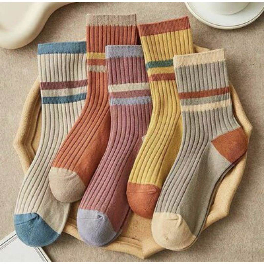 【値下げしました❤️】靴下 ソックス レディース ロング丈 韓国 可愛い 定番色 レディースのレッグウェア(ソックス)の商品写真