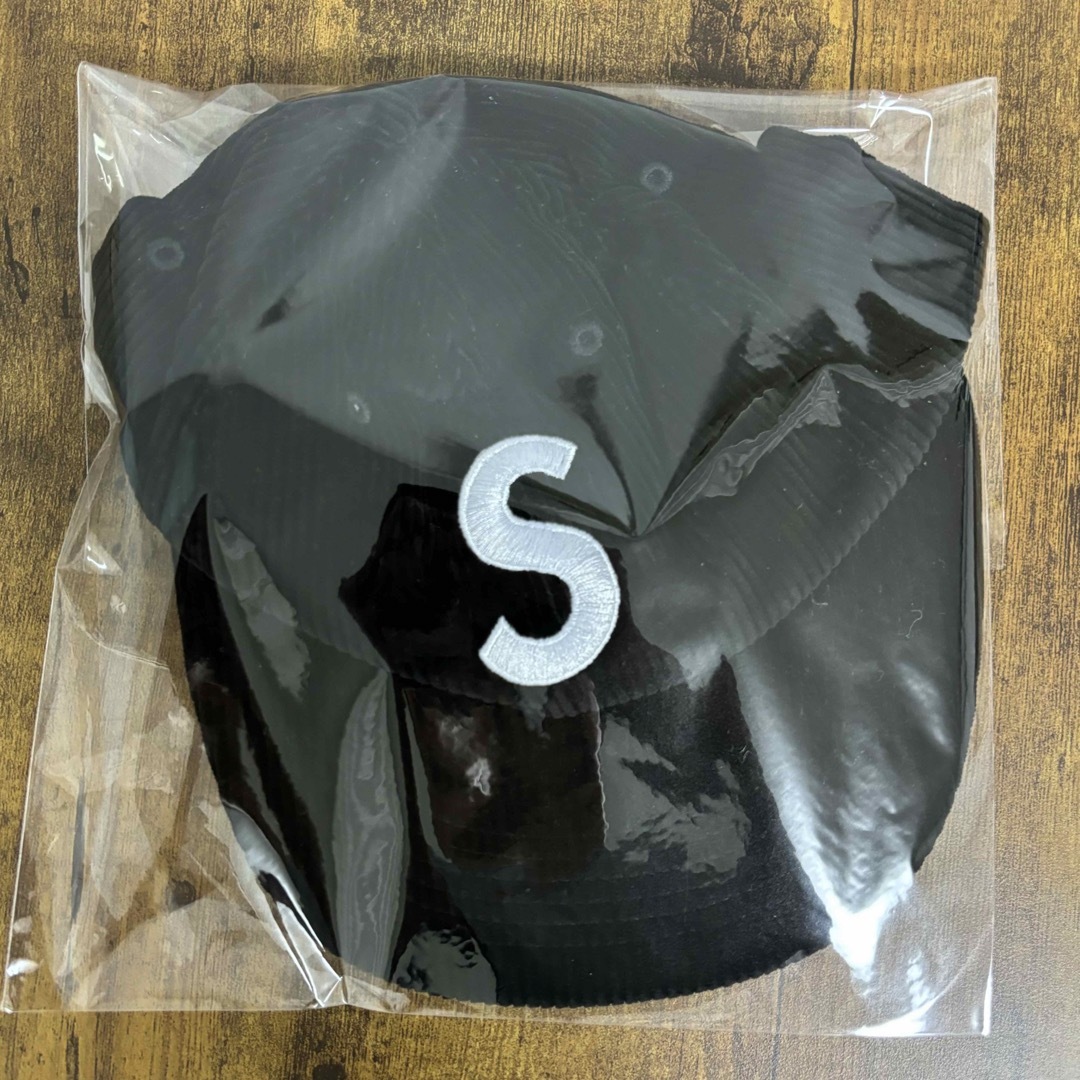 Supreme(シュプリーム)の【極美品】即完売 シュプリーム キャップ Sロゴ コーデュロイ 黒 メンズの帽子(キャップ)の商品写真