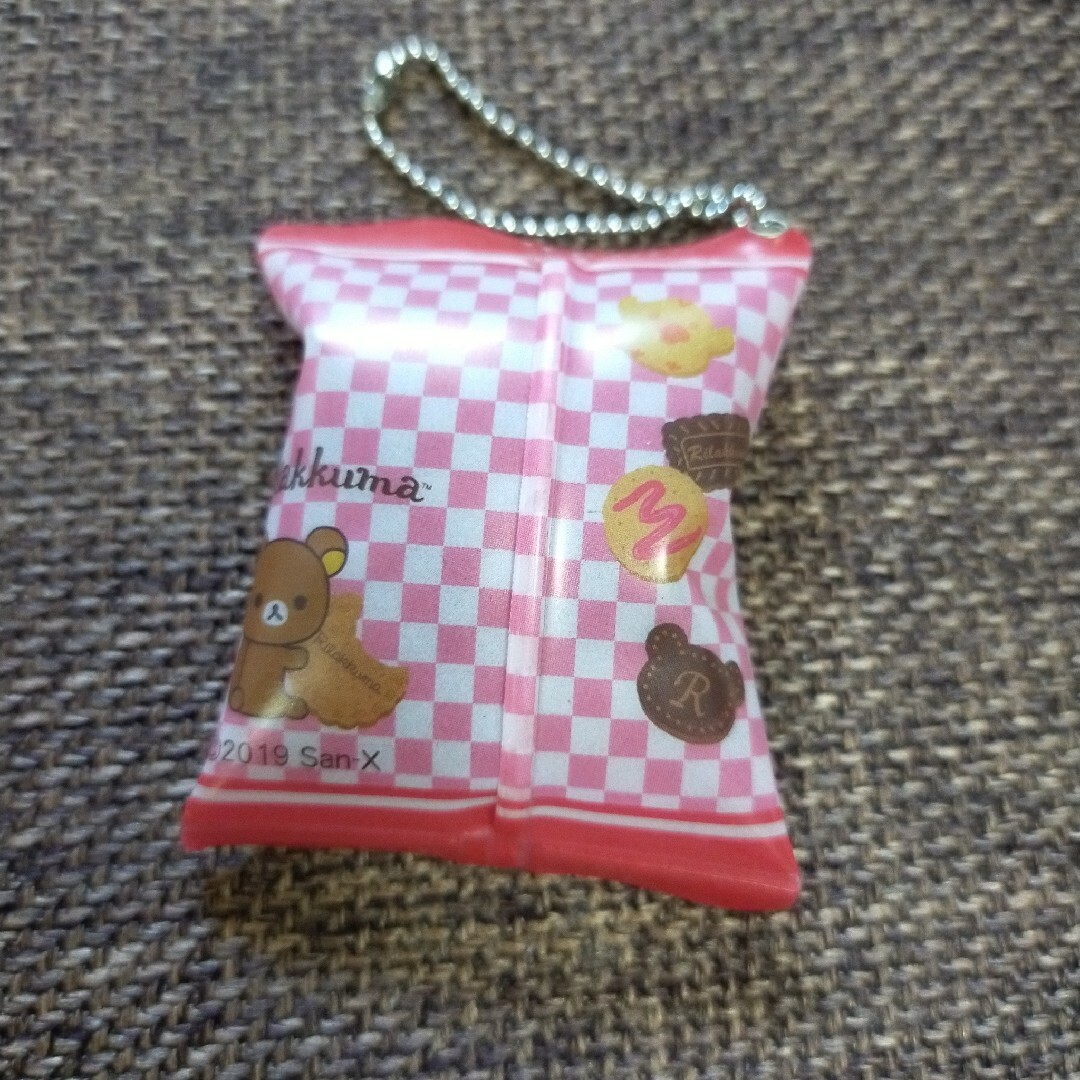 リラックマ おやつキーチェーン ミニチュア お菓子キーホルダー エンタメ/ホビーのおもちゃ/ぬいぐるみ(キャラクターグッズ)の商品写真