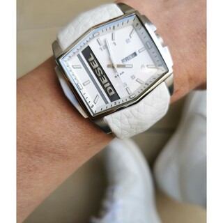 ディーゼル(DIESEL)のディーゼルのマブシイ白革ベルト　メンズ腕時計(腕時計(アナログ))