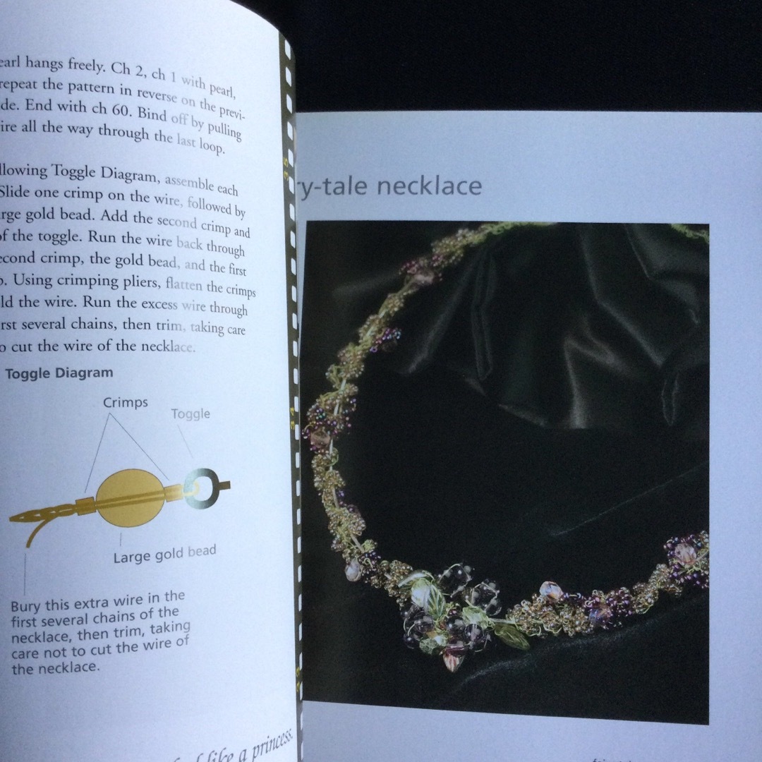 ビーズ　アクセサリー　作品集　洋書　図案集　Beads ネックレス　ブレスレット エンタメ/ホビーの本(洋書)の商品写真
