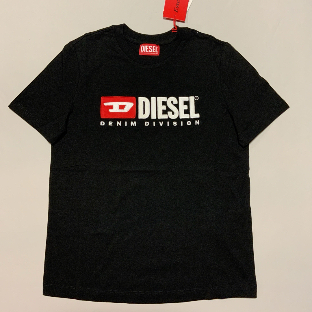 DIESEL(ディーゼル)の洗練されたデザイン　T-Reg-Div Tシャツ DIESELロゴ　ブラック　L レディースのトップス(Tシャツ(半袖/袖なし))の商品写真