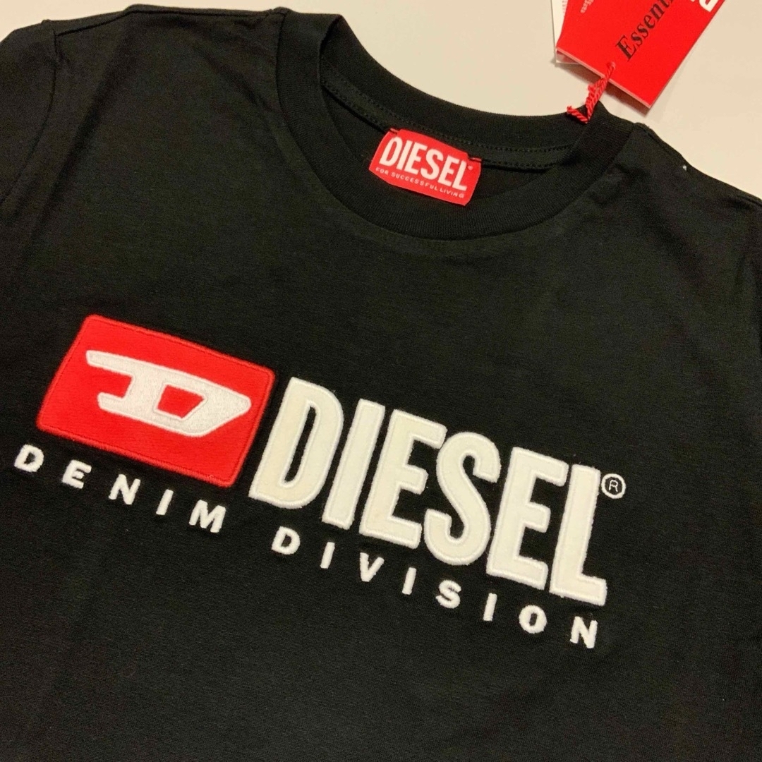 DIESEL(ディーゼル)の洗練されたデザイン　T-Reg-Div Tシャツ DIESELロゴ　ブラックXL レディースのトップス(Tシャツ(半袖/袖なし))の商品写真