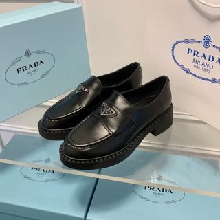 プラダ(PRADA)の人気<プラダ>ローファー(ローファー/革靴)