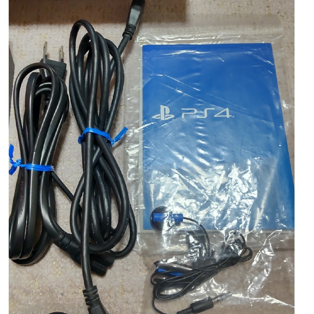 PlayStation4(プレイステーション4)のSONY PlayStation4 本体 CUH-2000AB01 エンタメ/ホビーのゲームソフト/ゲーム機本体(家庭用ゲーム機本体)の商品写真