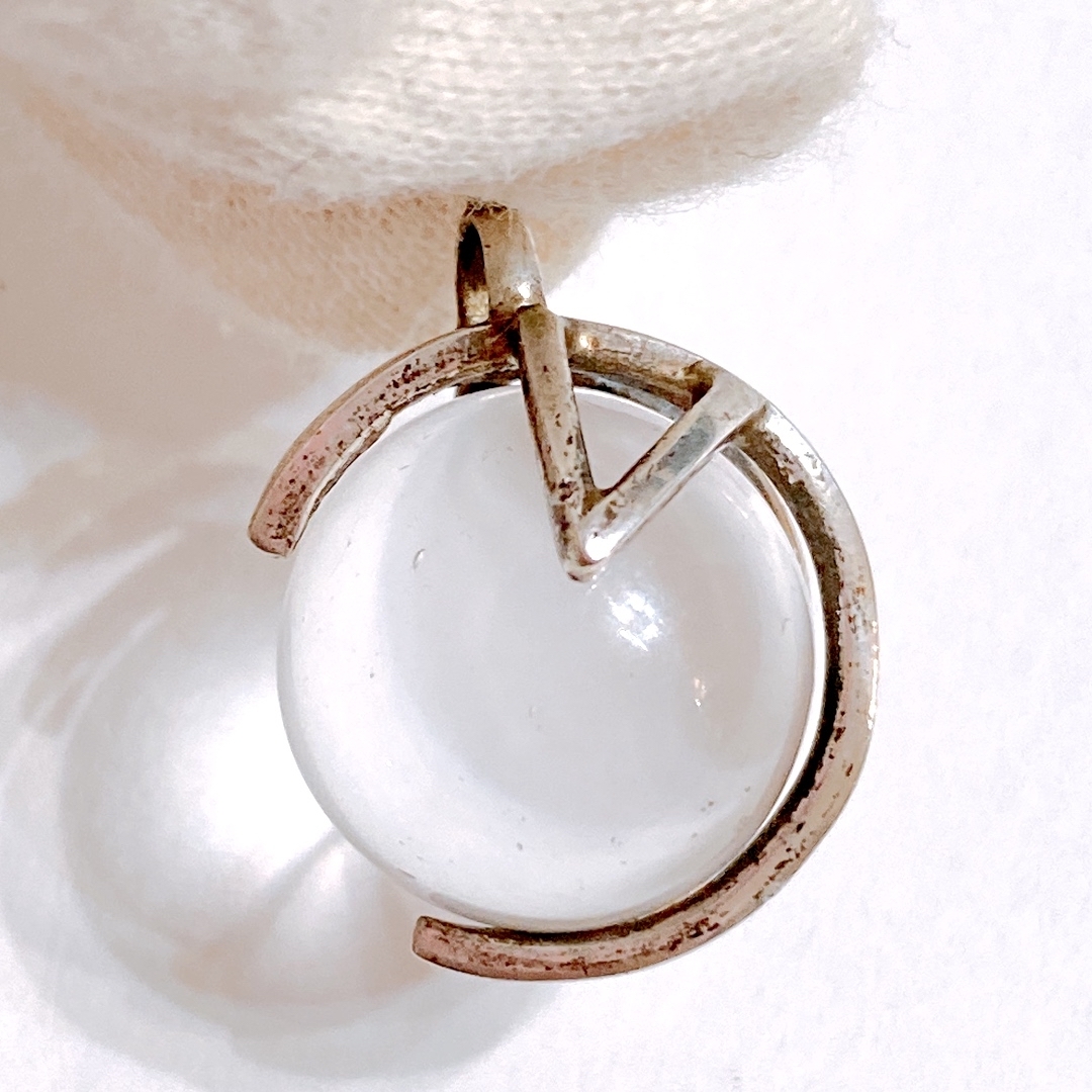 球体本水晶　シルバー925　ペンダントトップ  ネックレス　パワーストーン レディースのアクセサリー(ネックレス)の商品写真