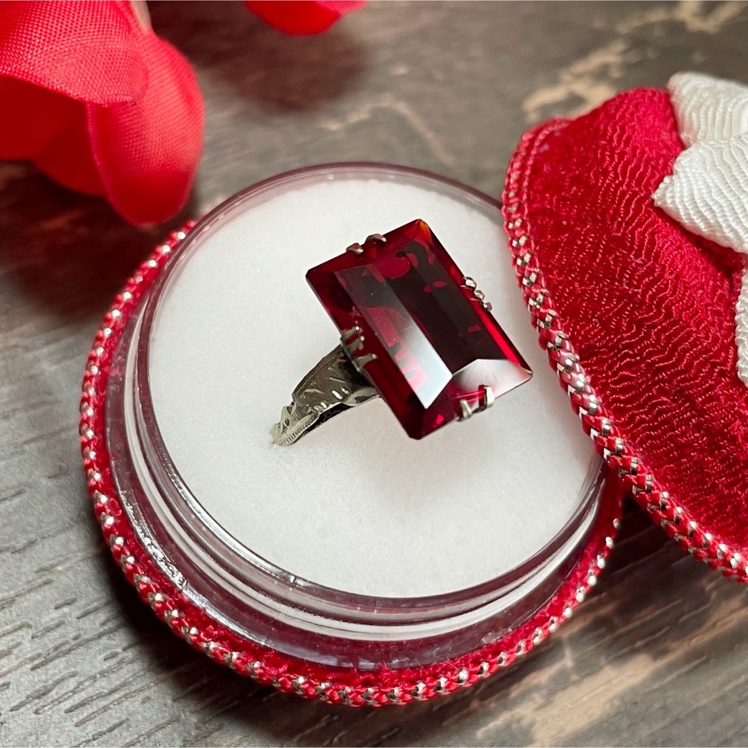情熱的な真紅  ☺︎ サンプラチナ製 SPM刻印 昭和 日本のヴィンテージリング レディースのアクセサリー(リング(指輪))の商品写真