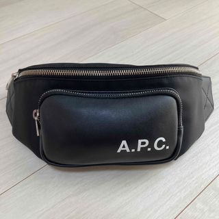 アーペーセー(A.P.C)のA.P.C. アーペーセー　ユニセックス　ボディバッグ　エコレザー　ブラック(ボディバッグ/ウエストポーチ)