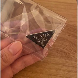 プラダ(PRADA)のPRADAミニブローチ(ブローチ/コサージュ)