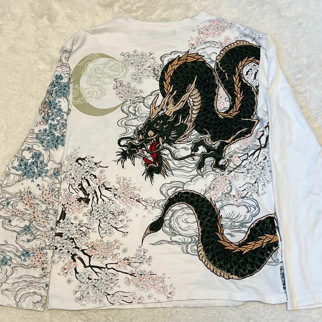 【総刺繍】桜暴れ雲龍　カラー刺繍デザイン　長袖Tシャツ　伝統的　和柄プリント　L メンズのトップス(Tシャツ/カットソー(七分/長袖))の商品写真