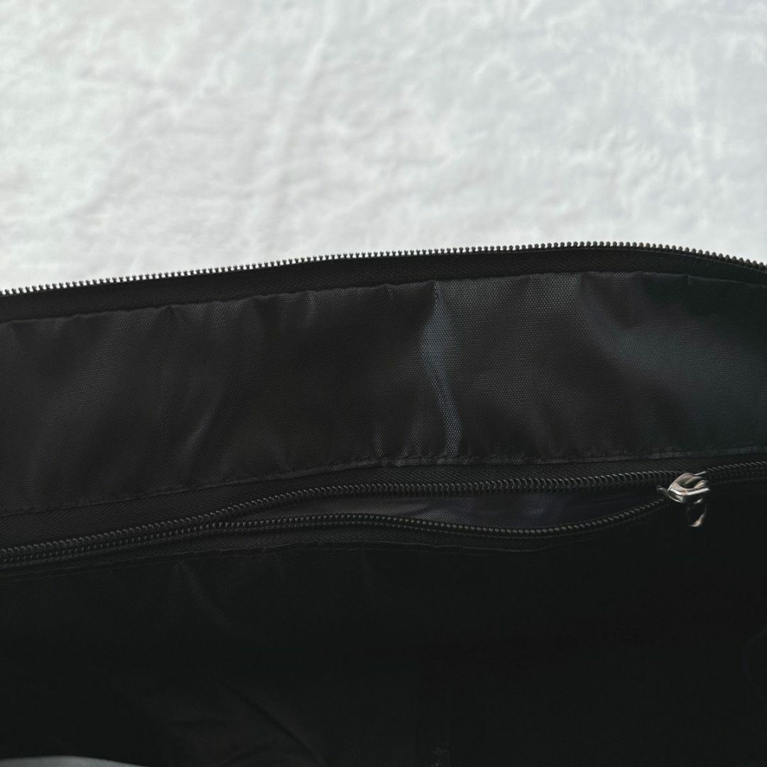 ボストンバッグ　ブラック ナイロン　男女兼用　旅行　大容量 ジム　軽量　部活　黒 レディースのバッグ(ボストンバッグ)の商品写真