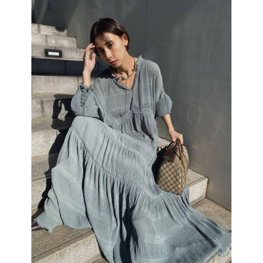 Ameri VINTAGE(アメリヴィンテージ)のAmeri VINTAGE SHIRRING PLEATS DRESS レディースのワンピース(ロングワンピース/マキシワンピース)の商品写真