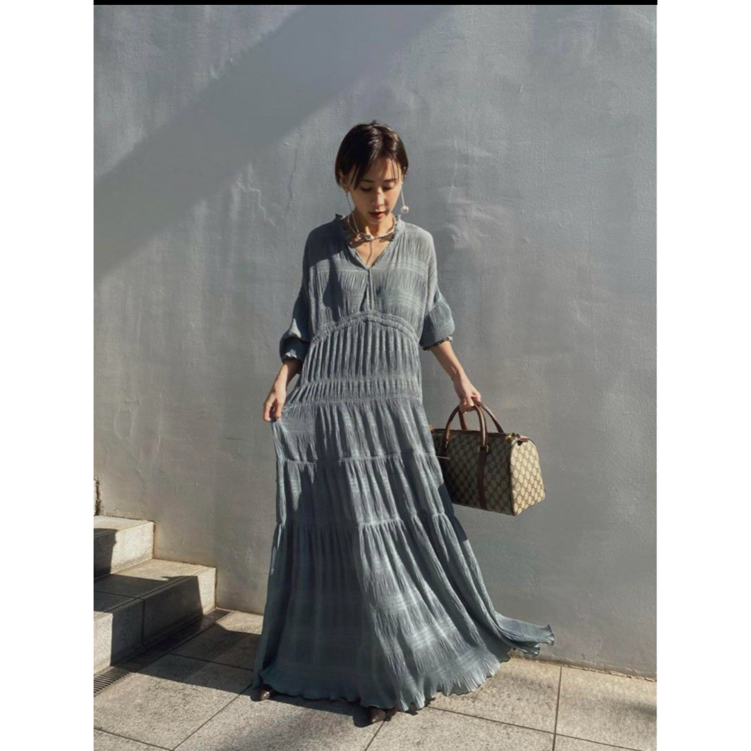 Ameri VINTAGE(アメリヴィンテージ)のAmeri VINTAGE SHIRRING PLEATS DRESS レディースのワンピース(ロングワンピース/マキシワンピース)の商品写真