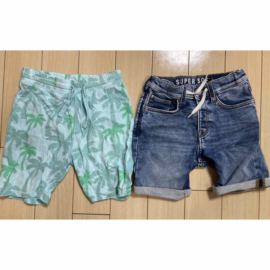 H&M(エイチアンドエム)のH&M デニムハーフパンツ 2枚セット まとめ売り 男の子 120cm キッズ/ベビー/マタニティのキッズ服男の子用(90cm~)(パンツ/スパッツ)の商品写真