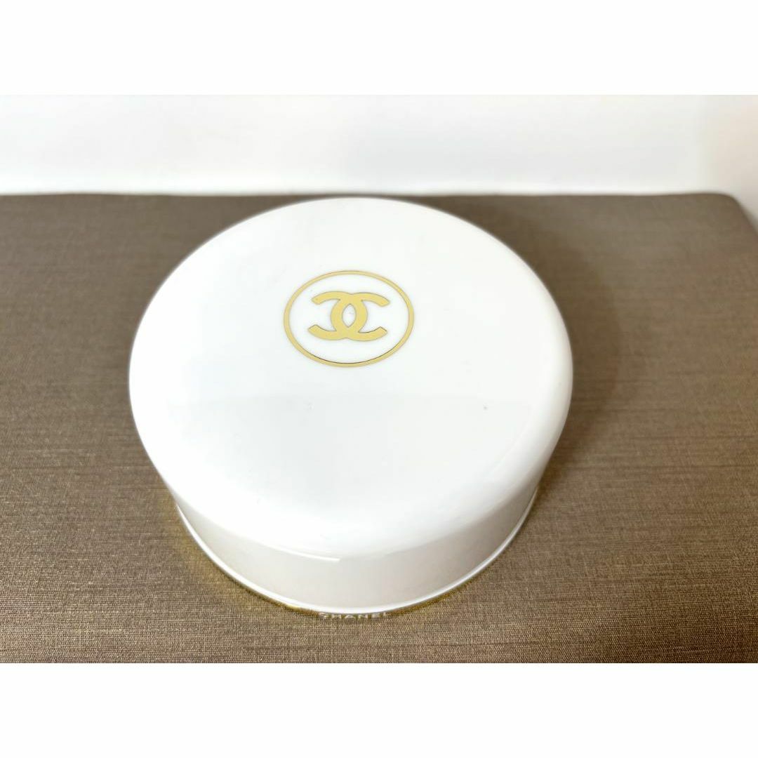 J◎シャネル　CHANEL　No°5 バスパウダー　BATH　POWDER コスメ/美容のボディケア(ボディパウダー)の商品写真