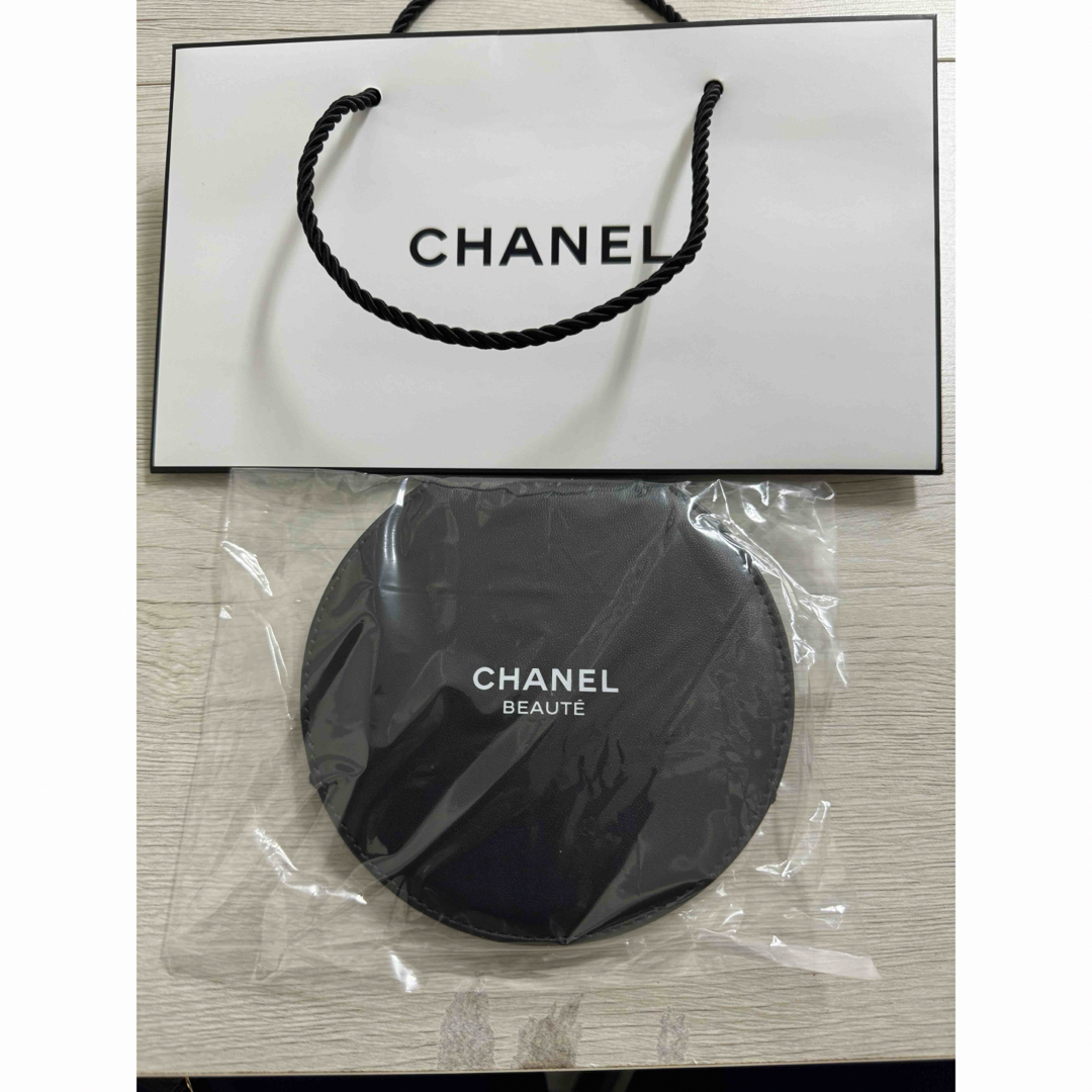 CHANEL(シャネル)の新品未使用CHANEL シャネル ノベルティ スタンドミラー 鏡  コスメ/美容のメイク道具/ケアグッズ(その他)の商品写真