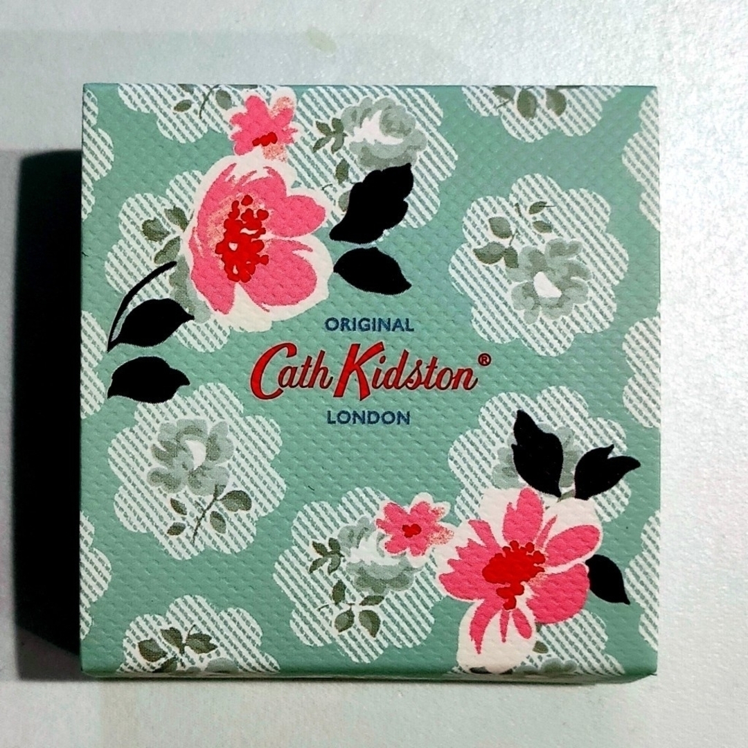 Cath Kidston(キャスキッドソン)の新品✨キャスキッドソン リップバーム オークモス＆ジュニパー 9ml コスメ/美容のスキンケア/基礎化粧品(リップケア/リップクリーム)の商品写真